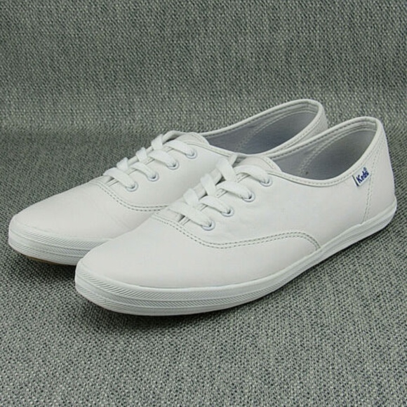 white lace up keds